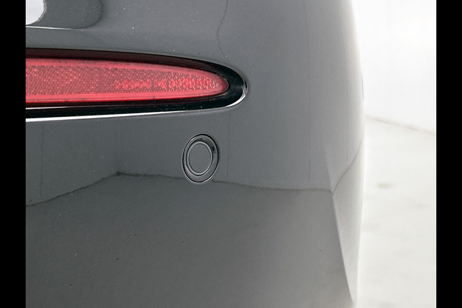 Mercedes-Benz A-Klasse 160 Business Solution | Lichtmetalen velgen | Navigatie |  Parking support | Inclusief 24 maanden MB Certified garantie voor Europa.