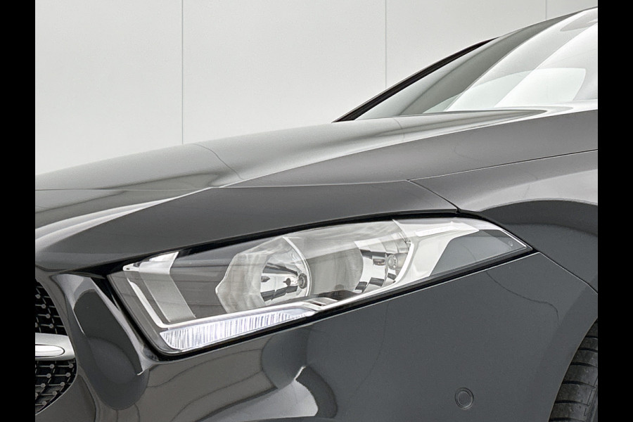 Mercedes-Benz A-Klasse 160 Business Solution | Lichtmetalen velgen | Navigatie |  Parking support | Inclusief 24 maanden MB Certified garantie voor Europa.