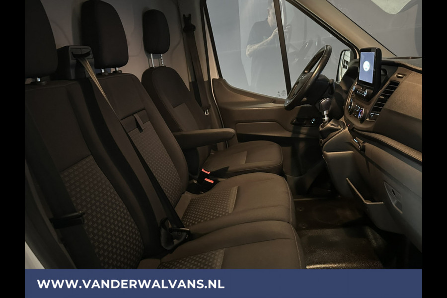 Ford Transit 2.0 TDCI 131pk L3H2 Euro6 Airco | Camera | Navigatie | Apple Carplay | LED | Cruisecontrol Parkeersensoren, Stoelverwarming, Verwarmde voorruit, Bijrijdersbank, 2500kg trekvermogen