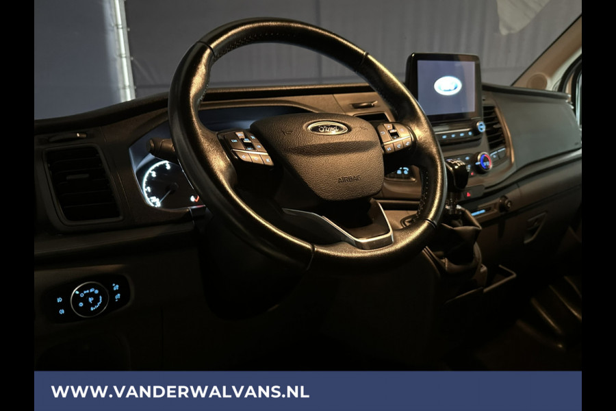 Ford Transit 2.0 TDCI 131pk L3H2 Euro6 Airco | Camera | Navigatie | Apple Carplay | LED | Cruisecontrol Parkeersensoren, Stoelverwarming, Verwarmde voorruit, Bijrijdersbank, 2500kg trekvermogen