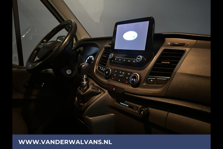Ford Transit 2.0 TDCI 131pk L3H2 Euro6 Airco | Camera | Navigatie | Apple Carplay | LED | Cruisecontrol Parkeersensoren, Stoelverwarming, Verwarmde voorruit, Bijrijdersbank, 2500kg trekvermogen