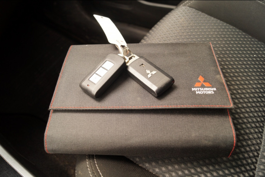 Mitsubishi Outlander 2.4 PHEV Automaat Pure -ECC-CAM-CRUISE-