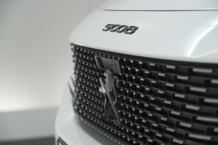 Peugeot 5008 PureTech 130 EAT8 GT Black Pack | Panoramadak | 360 Camera | FOCAL® | Adaptieve Cruise Control