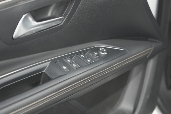 Peugeot 5008 PureTech 130 EAT8 GT Black Pack | Panoramadak | 360 Camera | FOCAL® | Adaptieve Cruise Control