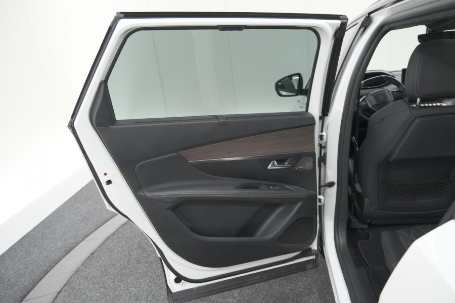 Peugeot 5008 PureTech 130 EAT8 GT Black Pack | Panoramadak | 360 Camera | FOCAL® | Adaptieve Cruise Control