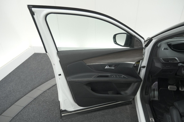 Peugeot 5008 PureTech 130 EAT8 GT Black Pack | Panoramadak | 360 Camera | FOCAL® | Adaptieve Cruise Control