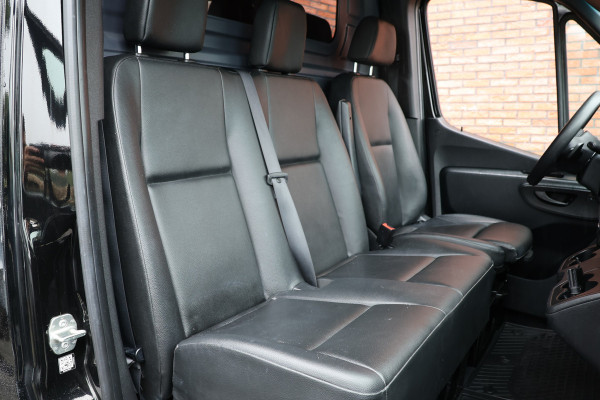 Mercedes-Benz Sprinter 2.2 CDI L2H1 | MBUX | Camera | CarPlay | Lederen bekleding | Stoelverwarming | Navigatie | Trekhaak | Betimmering | Treeplanken | 18'' Sportvelgen | Nieuwe APK