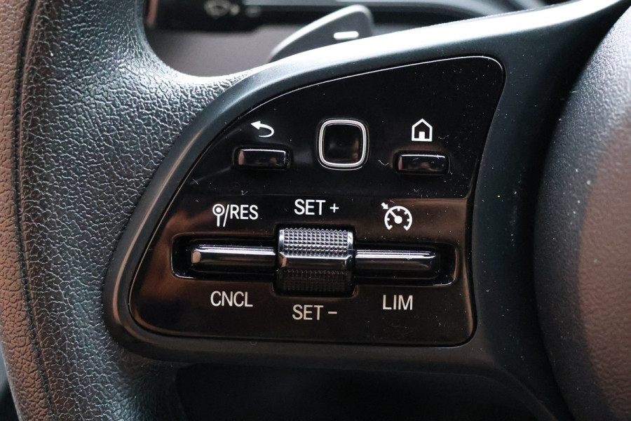 Mercedes-Benz Sprinter 2.2 CDI L2H1 | MBUX | Camera | CarPlay | Lederen bekleding | Stoelverwarming | Navigatie | Trekhaak | Betimmering | Treeplanken | 18'' Sportvelgen | Nieuwe APK
