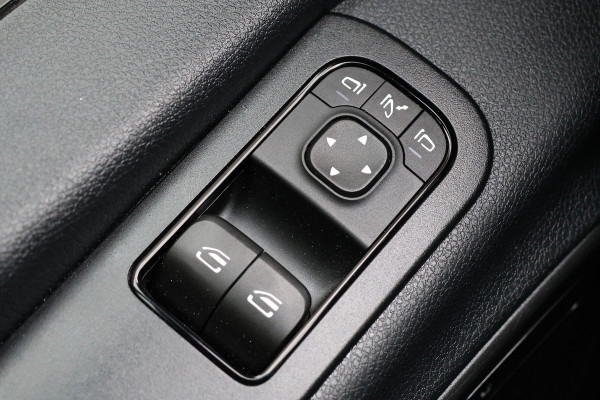 Mercedes-Benz Sprinter 2.2 CDI L2H1 | MBUX | Camera | CarPlay | Lederen bekleding | Stoelverwarming | Navigatie | Trekhaak | Betimmering | Treeplanken | 18'' Sportvelgen | Nieuwe APK