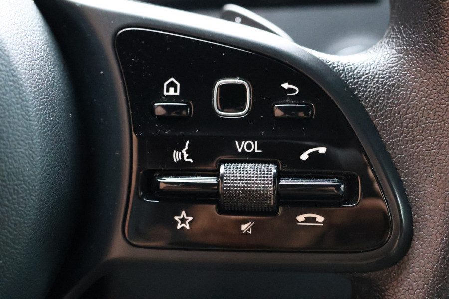 Mercedes-Benz Sprinter 2.2 CDI L2H1 | MBUX | Camera | CarPlay | Lederen bekleding | Stoelverwarming | Navigatie | Trekhaak | Betimmering | Treeplanken | 18'' Sportvelgen | Nieuwe APK