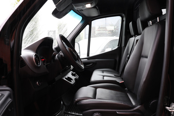 Mercedes-Benz Sprinter 2.2 CDI L2H1 | MBUX | Camera | CarPlay | Lederen bekleding | Stoelverwarming | Navigatie | Trekhaak | Betimmering | Treeplanken | 18'' Sportvelgen | Nieuwe APK