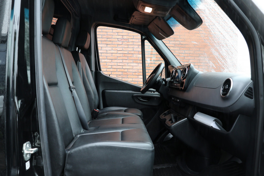 Mercedes-Benz Sprinter 2.2 CDI L2H1 | MBUX | Camera | CarPlay | Lederen bekleding | Stoelverwarming | Navigatie | Trekhaak | Betimmering | Treeplanken | 18'' Sportvelgen | Nieuwe APK