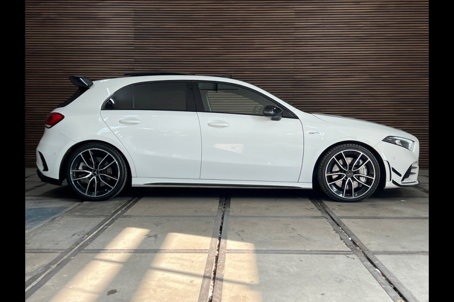 Mercedes-Benz A-Klasse AMG 35 4MATIC Night | FULL Option | Aero Pack | Performance Seats | Pano | Burmester | 360 Camera | Ambient