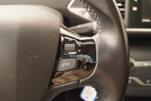 Peugeot 308 SW 1.5 BlueHDi 130pk Executive -PANO-NAVI-ECC-PDC-