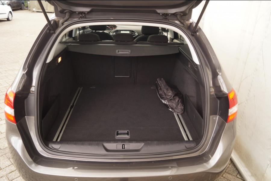 Peugeot 308 SW 1.5 BlueHDi 130pk Executive -PANO-NAVI-ECC-PDC-