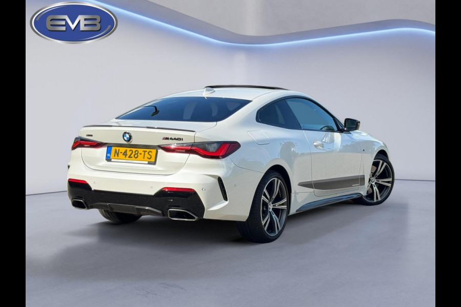 BMW 4 Serie Coupé M440i xDrive 374 pk High Executive, schuifdak, 1e eigenaar, NL auto met nationale auto pas