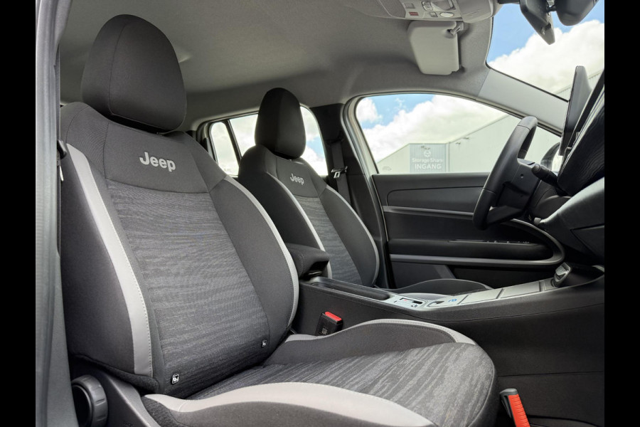 Jeep Avenger Longitude 54 kWh | Navi | Carplay | Stoelverwarming |