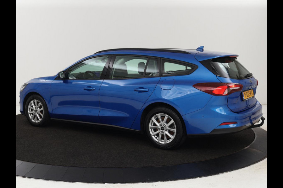 Ford Focus 1.0 EcoBoost Connected | Stoel & stuurverwarming | Camera | Adaptive cruise | Trekhaak | Carplay | Keyless | Navigatie | Climate control