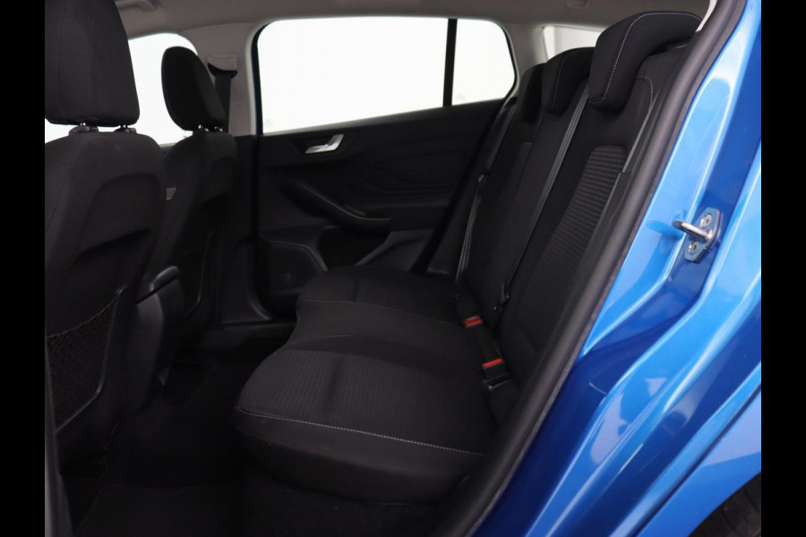 Ford Focus 1.0 EcoBoost Connected | Stoel & stuurverwarming | Camera | Adaptive cruise | Trekhaak | Carplay | Keyless | Navigatie | Climate control