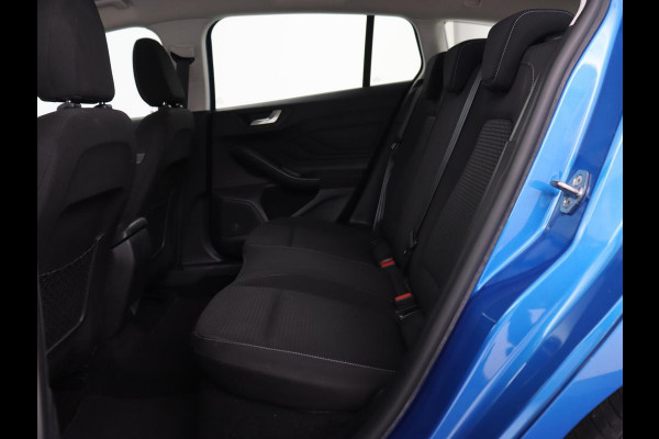 Ford Focus 1.0 EcoBoost Connected | Stoel & stuurverwarming | Camera | Adaptive cruise | Trekhaak | Carplay | Keyless | Navigatie | Climate control