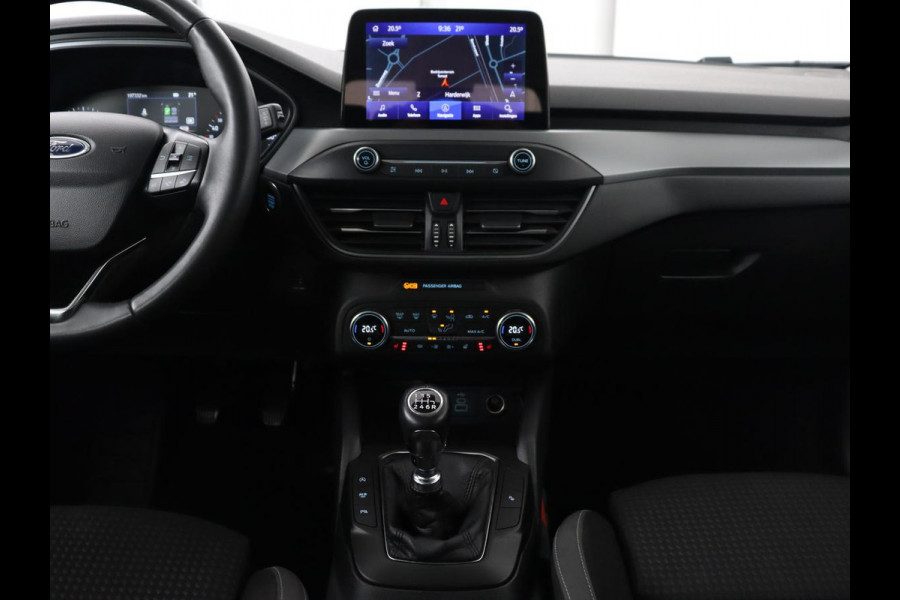 Ford Focus 1.0 EcoBoost Connected | Stoel & stuurverwarming | Camera | Adaptive cruise | Trekhaak | Carplay | Keyless | Navigatie | Climate control
