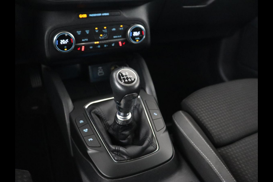 Ford Focus 1.0 EcoBoost Connected | Stoel & stuurverwarming | Camera | Adaptive cruise | Trekhaak | Carplay | Keyless | Navigatie | Climate control