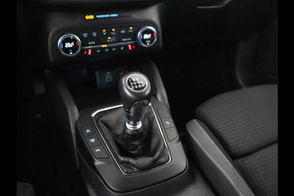 Ford Focus 1.0 EcoBoost Connected | Stoel & stuurverwarming | Camera | Adaptive cruise | Trekhaak | Carplay | Keyless | Navigatie | Climate control