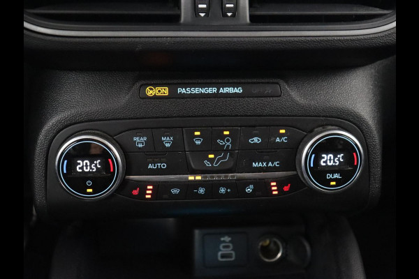 Ford Focus 1.0 EcoBoost Connected | Stoel & stuurverwarming | Camera | Adaptive cruise | Trekhaak | Carplay | Keyless | Navigatie | Climate control