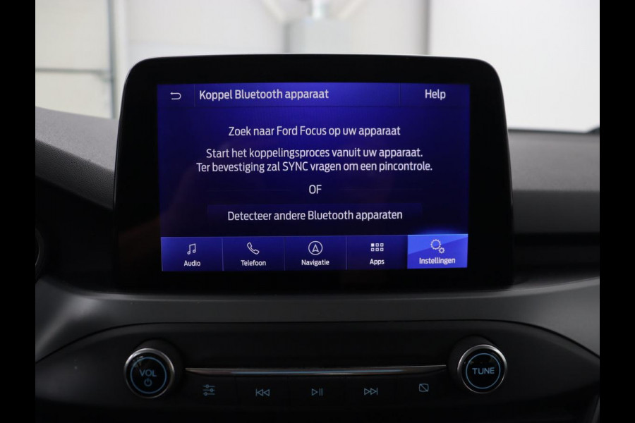 Ford Focus 1.0 EcoBoost Connected | Stoel & stuurverwarming | Camera | Adaptive cruise | Trekhaak | Carplay | Keyless | Navigatie | Climate control