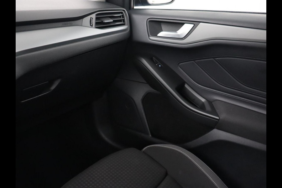 Ford Focus 1.0 EcoBoost Connected | Stoel & stuurverwarming | Camera | Adaptive cruise | Trekhaak | Carplay | Keyless | Navigatie | Climate control