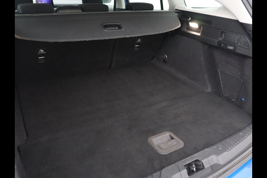 Ford Focus 1.0 EcoBoost Connected | Stoel & stuurverwarming | Camera | Adaptive cruise | Trekhaak | Carplay | Keyless | Navigatie | Climate control