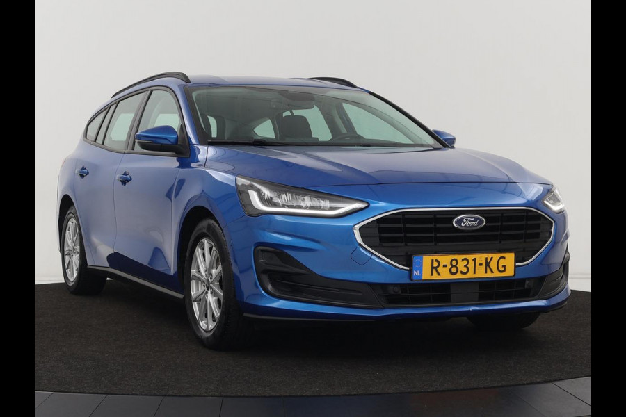 Ford Focus 1.0 EcoBoost Connected | Stoel & stuurverwarming | Camera | Adaptive cruise | Trekhaak | Carplay | Keyless | Navigatie | Climate control