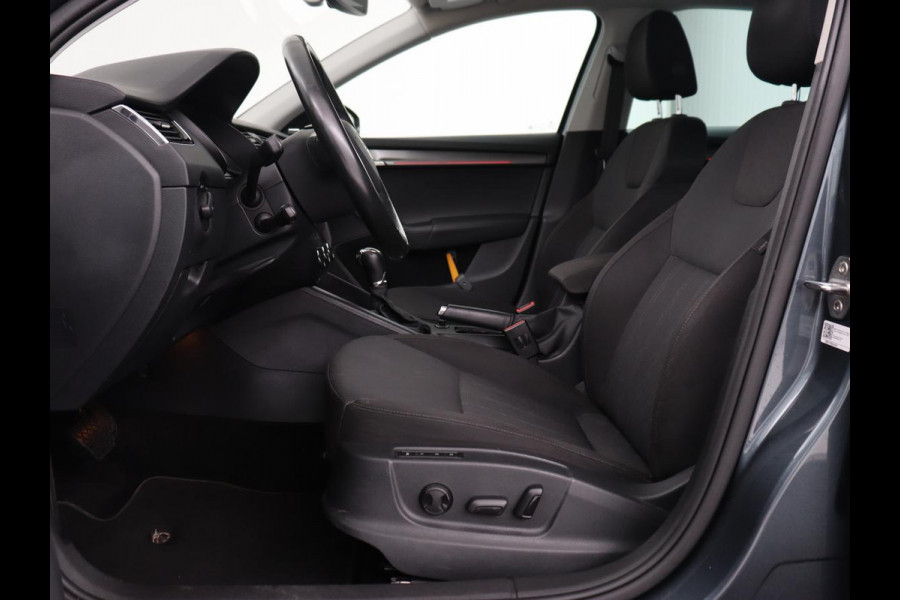 Škoda Octavia 1.0 TSI Style | Stoelverwarming | Trekhaak | Adaptive cruise | Carplay | Park Assist | Keyless | Full LED | Navigatie | Canton Sound | Climate control
