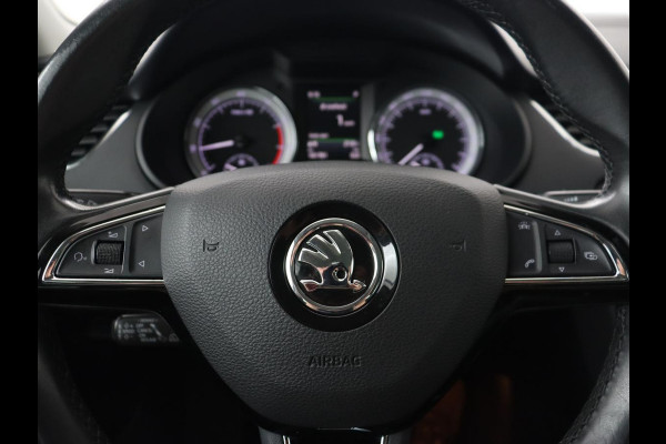 Škoda Octavia 1.0 TSI Style | Stoelverwarming | Trekhaak | Adaptive cruise | Carplay | Park Assist | Keyless | Full LED | Navigatie | Canton Sound | Climate control