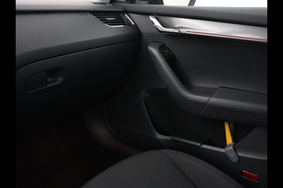 Škoda Octavia 1.0 TSI Style | Stoelverwarming | Trekhaak | Adaptive cruise | Carplay | Park Assist | Keyless | Full LED | Navigatie | Canton Sound | Climate control
