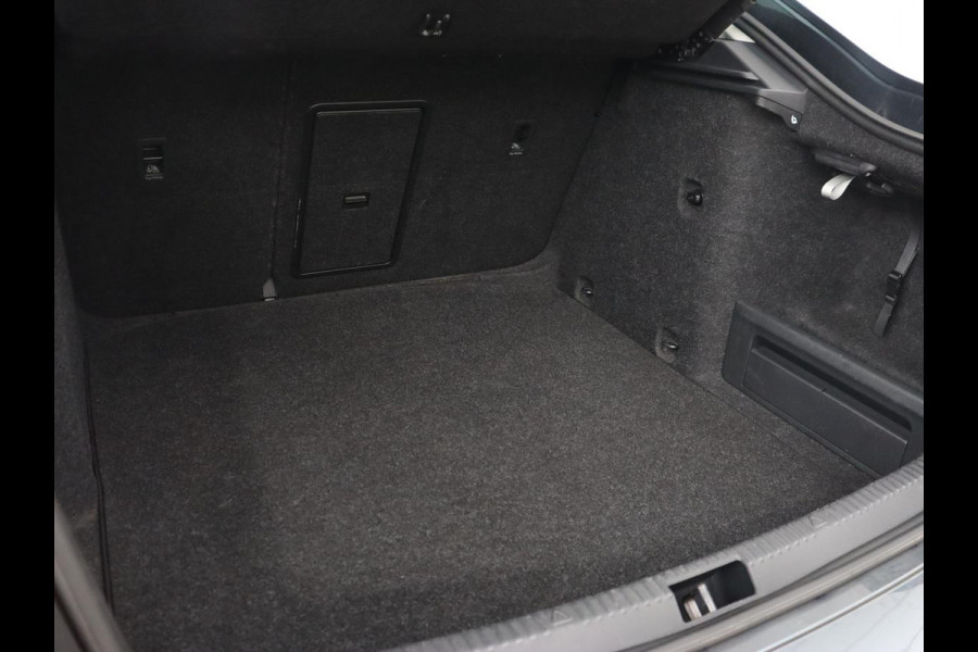Škoda Octavia 1.0 TSI Style | Stoelverwarming | Trekhaak | Adaptive cruise | Carplay | Park Assist | Keyless | Full LED | Navigatie | Canton Sound | Climate control