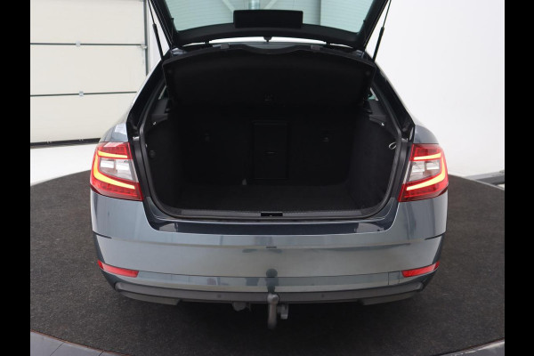 Škoda Octavia 1.0 TSI Style | Stoelverwarming | Trekhaak | Adaptive cruise | Carplay | Park Assist | Keyless | Full LED | Navigatie | Canton Sound | Climate control