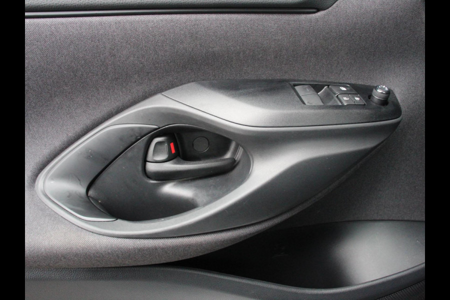 Mazda 2 Hybrid 1.5 Prime-line Airco Adaptieve cruise control Achteruitrijcamera Lane assist Radio Apple Carplay/ Android auto