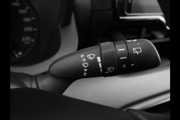 Mazda 2 Hybrid 1.5 Prime-line Airco Adaptieve cruise control Achteruitrijcamera Lane assist Radio Apple Carplay/ Android auto