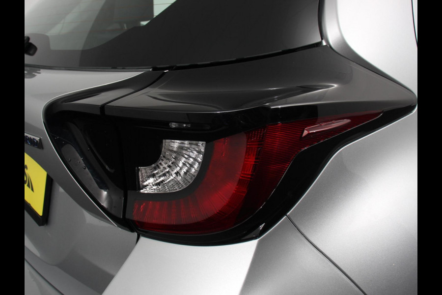 Mazda 2 Hybrid 1.5 Prime-line Airco Adaptieve cruise control Achteruitrijcamera Lane assist Radio Apple Carplay/ Android auto