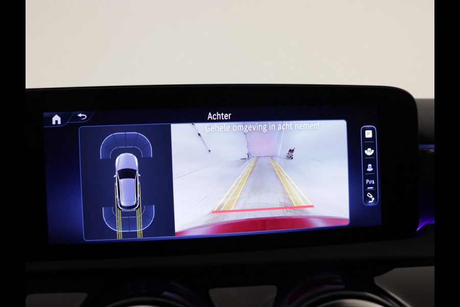 Mercedes-Benz A-Klasse 250 e Plug-In Hybride | Trekhaak | Draadloos oplaadsysteem voor mobiele eindapparaten |  Dodehoekassistent | Extra USB-poorten | Parkeerpakket met achteruitrijcamera | Sfeerverlichting |