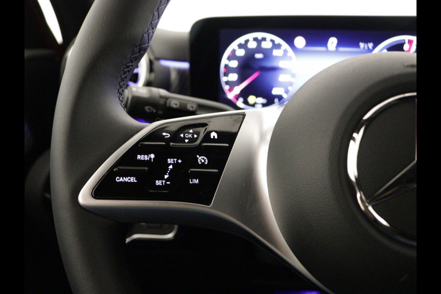 Mercedes-Benz A-Klasse 250 e Plug-In Hybride | Trekhaak | Draadloos oplaadsysteem voor mobiele eindapparaten |  Dodehoekassistent | Extra USB-poorten | Parkeerpakket met achteruitrijcamera | Sfeerverlichting |