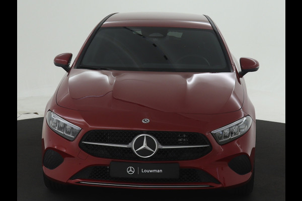 Mercedes-Benz A-Klasse 250 e Plug-In Hybride | Trekhaak | Draadloos oplaadsysteem voor mobiele eindapparaten |  Dodehoekassistent | Extra USB-poorten | Parkeerpakket met achteruitrijcamera | Sfeerverlichting |