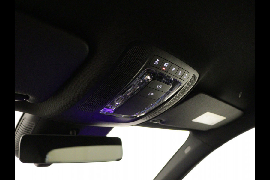 Mercedes-Benz A-Klasse 250 e Plug-In Hybride | Trekhaak | Draadloos oplaadsysteem voor mobiele eindapparaten |  Dodehoekassistent | Extra USB-poorten | Parkeerpakket met achteruitrijcamera | Sfeerverlichting |