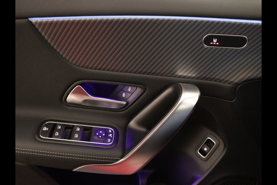 Mercedes-Benz A-Klasse 250 e Plug-In Hybride | Trekhaak | Draadloos oplaadsysteem voor mobiele eindapparaten |  Dodehoekassistent | Extra USB-poorten | Parkeerpakket met achteruitrijcamera | Sfeerverlichting |