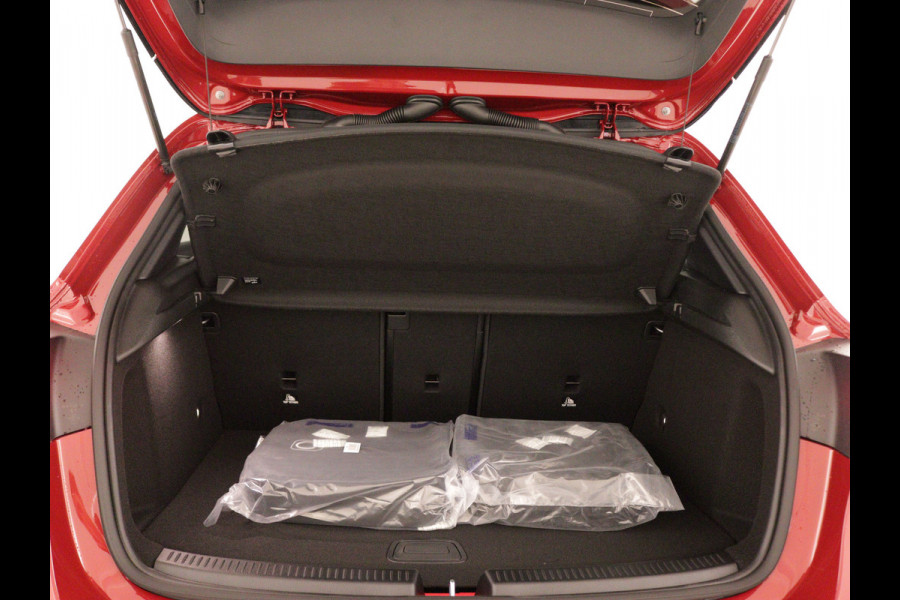 Mercedes-Benz A-Klasse 250 e Plug-In Hybride | Trekhaak | Draadloos oplaadsysteem voor mobiele eindapparaten |  Dodehoekassistent | Extra USB-poorten | Parkeerpakket met achteruitrijcamera | Sfeerverlichting |