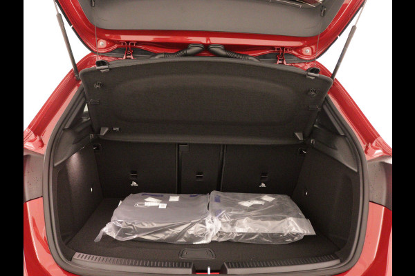 Mercedes-Benz A-Klasse 250 e Plug-In Hybride | Trekhaak | Draadloos oplaadsysteem voor mobiele eindapparaten |  Dodehoekassistent | Extra USB-poorten | Parkeerpakket met achteruitrijcamera | Sfeerverlichting |
