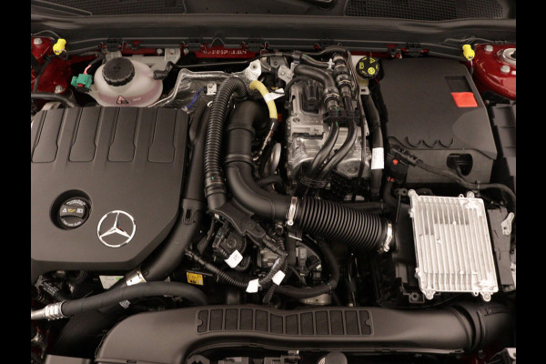 Mercedes-Benz A-Klasse 250 e Plug-In Hybride | Trekhaak | Draadloos oplaadsysteem voor mobiele eindapparaten |  Dodehoekassistent | Extra USB-poorten | Parkeerpakket met achteruitrijcamera | Sfeerverlichting |