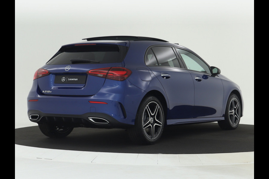 Mercedes-Benz A-Klasse 250 e Star Edition AMG Line Plus | Nightpakket | Antidiefstalpakket URBAN GUARD PLUS | Dodehoekassistent | Extra USB-poorten | Parkeerpakket met achteruitrijcamera | KEYLESS GO |