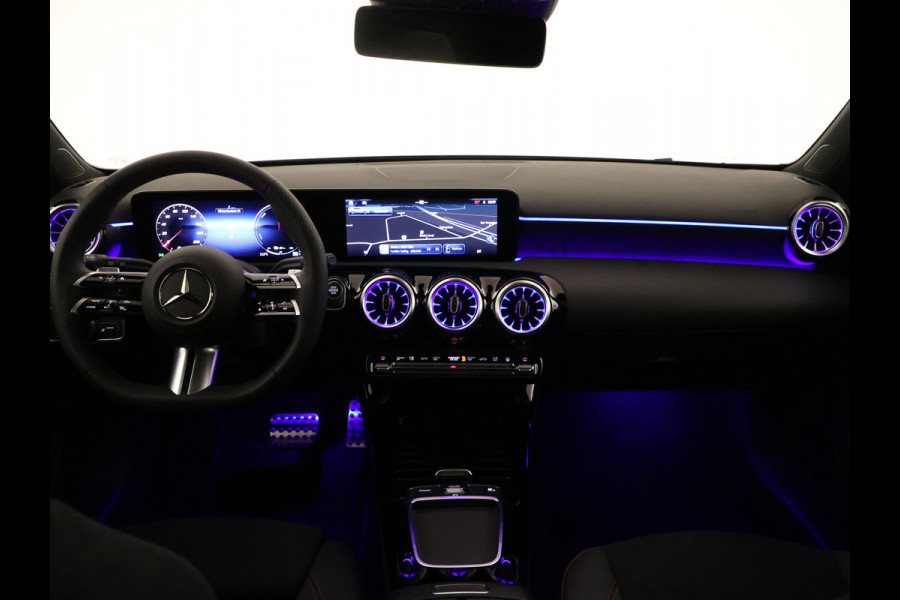 Mercedes-Benz A-Klasse 250 e Star Edition AMG Line Plus | Nightpakket | Antidiefstalpakket URBAN GUARD PLUS | Dodehoekassistent | Extra USB-poorten | Parkeerpakket met achteruitrijcamera | KEYLESS GO |